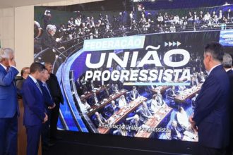Parlamentares do União Brasil e Progressistas oficializaram a federação (Foto: Deenis William/Agência Câmara)