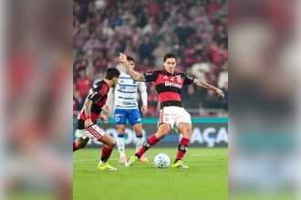 Pedro chuta para abrir o placar na vitória do Flamengo (Foto: Gilvan de Souza/Flamengo)