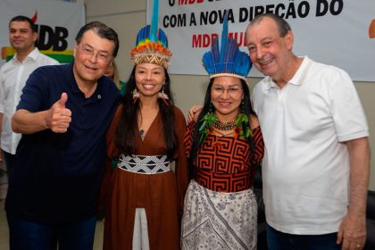 Eduardo Braga e Omar Aziz com Vanda Witoto e Marcia Tikuna