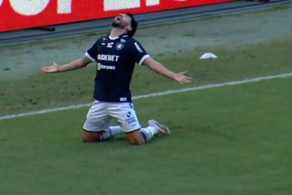 Gabriel Taliari comemora gol do Remo na vitória sobre o Bahia (Imagem: Ge/YouTube/Reprodução)