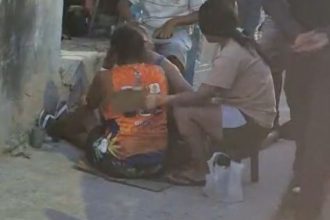 Familiares de Laure Kelly ficaram consternados ao verem o corpo dela no chão (Foto: WhatsApp/Reprodução)