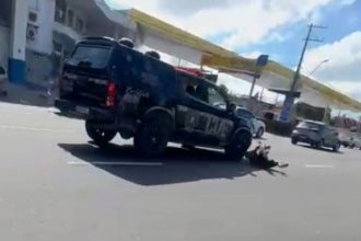 O suspeito fugia de policiais militares quando acabou sendo atingido pela viatura (Foto: WhatsApp/Reprodução)