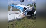 Avião ficou parcialmente destruída na queda (Imagem: Reprodução/redes sociais)