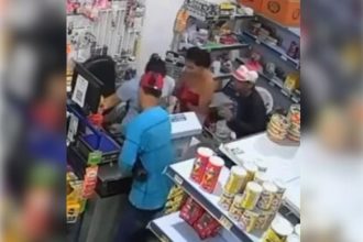 Dois homens e uma mulher não identificados participaram da ação criminosa (Foto: WhatsApp/Reprodução)
