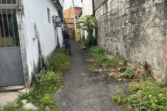 De acordo com a Polícia Civil do Amazonas, a vítima era um morador de rua (Foto: WhatsApp/Reprodução)