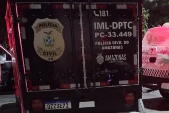 O corpo da vítima foi removido pelo IML (Foto: WhatsApp/Reprodução)