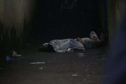 Ivanilson Laranjeira da Silva, de 19 anos, saiu de casa e foi morto no Beco São José (Foto: AM ATUAL)