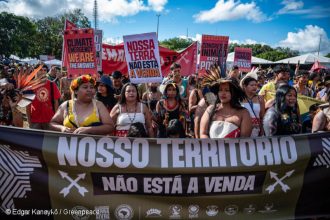 Indígenas em manifestação pela defesa da terra: apoio a Lula, mas com ressalvas (Foto: Edgar Kanaykõ/Greenpeace)