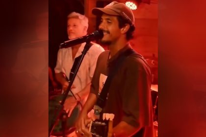 Ator Marcelo Novaes participou de show da banda dos filhos (Imagem: Facebook/Reprodução)