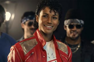 Ator Jaafar Jackson interpreta o tio, Michael, em cinebiografia (Imagem: Trailer/Reprodução)
