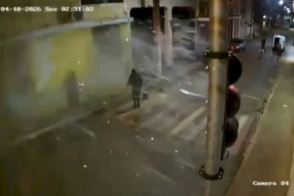 Momento em que bandidos explodem agência do BB (Imagem: Câmera de monitoramento/PCMG)