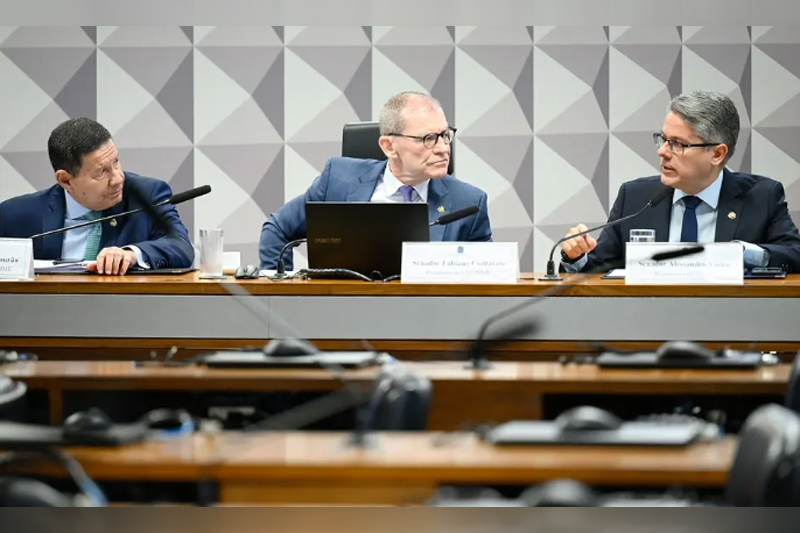 Senadores Hamilton Mourão, Fabiano Contarato e Alessandro Vieira, dirigentes da CPI: comissão não será prorrogada (Foto: Andressa Anholete/Agência Senado)