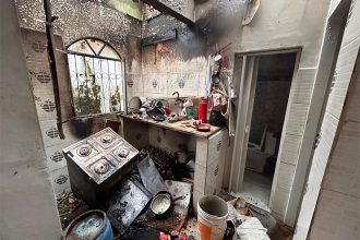 Cozinha foi destruída com a explosão do botijão de gás (Foto: CBMA/Divulgação)