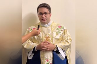 Padre Danilo César fez acordo para se retratar publicamente sobre ofensas a Preta Gil (Imagem: Facebook/Reprodução)