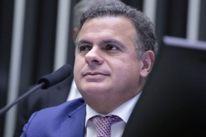 Deputado João Carlos Bacelar fez acordo para devolver dinheiro pago a funcionários fantasmas (Foto: Bruno Spada/Agência Câmara)