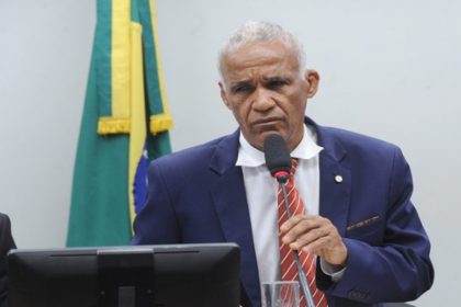 Deputado Sargento Isidoro é o autor do projeto: (Foto: Renato Araújo/Agência Câmara)