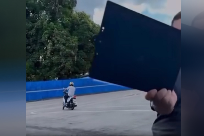 Examinador impediu instrutora de gravar vídeo da prova do aluno para obter CNH (Imagem: Facebook/Reprodução)