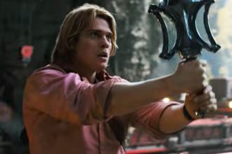 Ator Nicholas Galitzine é He-Man na versão live-action da animação (Imagem: MGM/YouTube/Reprodução)