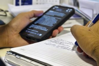 Uso de IA no ambiente acadêmico é inevitável, mas falta formação aos estudantes para lidar com a tecnologia (Foto: Marcelo Moreira/Divulgação)