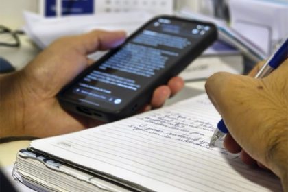Uso de IA no ambiente acadêmico é inevitável, mas falta formação aos estudantes para lidar com a tecnologia (Foto: Marcelo Moreira/Divulgação)
