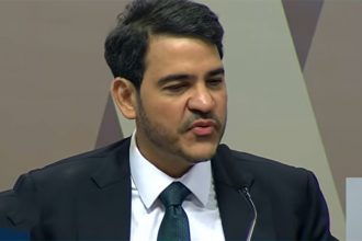 Jorge Messias é sabatinado no Senado que decidirá sobre indicação ao STF (Imagem: TV Senado/Reprodução)