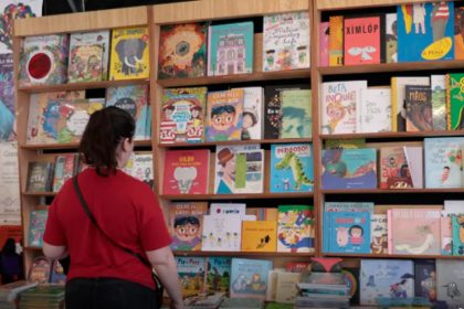 Plano para incentiar a leitura inclui acesso ao livro e criação de bibliotecas (Foto: Paulo Pinto/ABr)