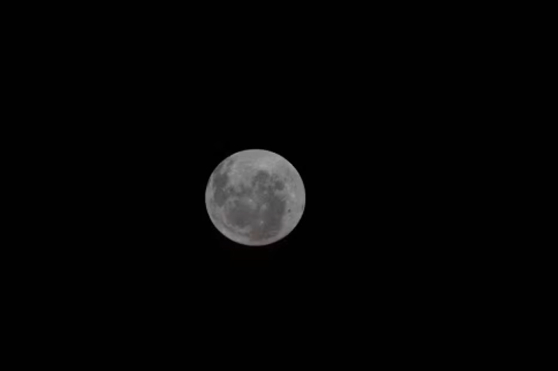 Imagem da Lua enviada pelos astronautas da Artemis II (Foto: Nasa/Divulgação)