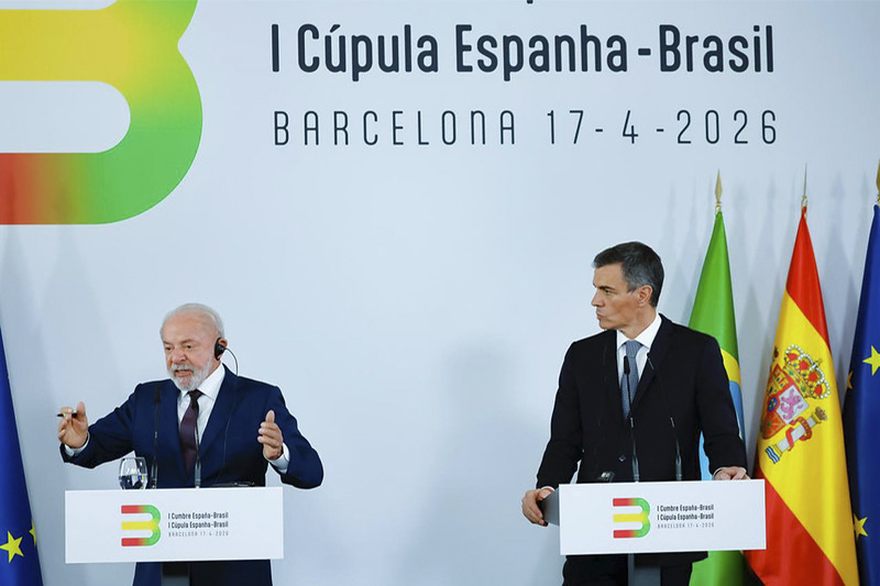 Presidente Lula com o primeiro-ministro da Espanha Pedro Sánchez: defesa da democracia (Foto: Ricardo Stuckert/PR)