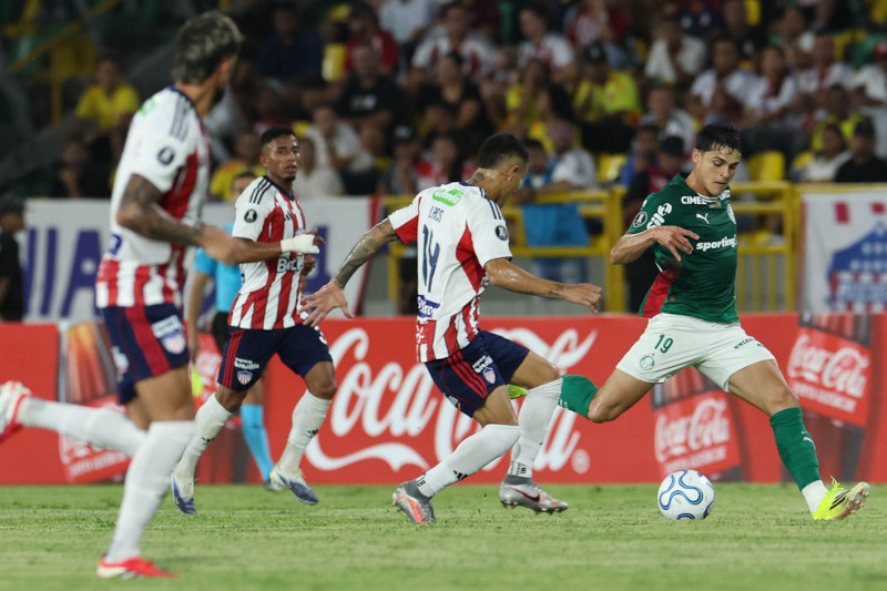 Ramón Sosa no lance em que empatou o jogo para o Palmeiras (Foto: Cesar Greco/Palmeiras/by Canon