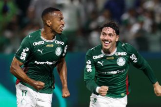 Marlon Freitas (à esquerda) ao marcar o primeiro gol dele contra o Grêmio (Foto: Cesar Greco/Palmeiras/by Canon)