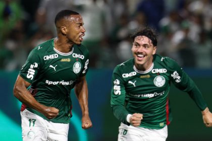Marlon Freitas (à esquerda) ao marcar o primeiro gol dele contra o Grêmio (Foto: Cesar Greco/Palmeiras/by Canon)