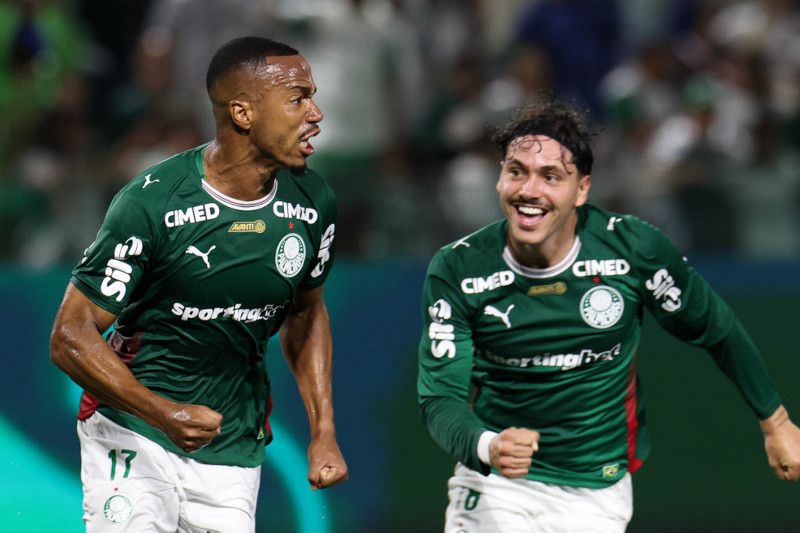 Marlon Freitas (à esquerda) ao marcar o primeiro gol dele contra o Grêmio (Foto: Cesar Greco/Palmeiras/by Canon)