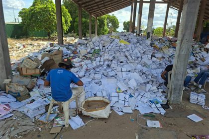 Papel sem uso na Suframa foi doado para cooperativas de reciclagem (Foto: Suframa/Divulgação)