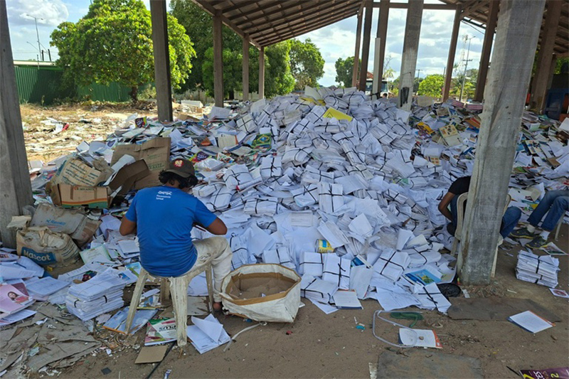 Papel sem uso na Suframa foi doado para cooperativas de reciclagem (Foto: Suframa/Divulgação)