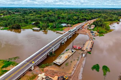 Ponte sobre o rio Autaz Mirim