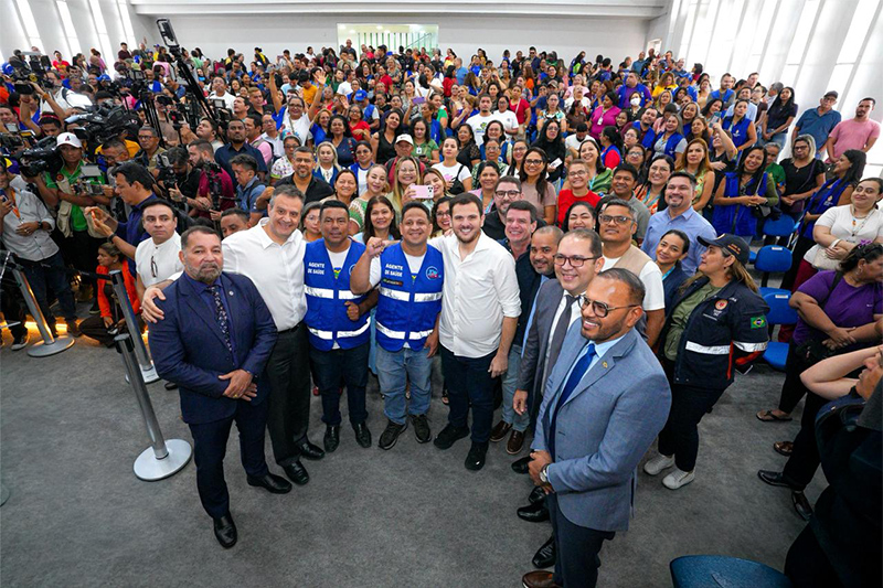 Solenidade de sanção da lei: benefício salarial para agentes de saúde (Foto: Carlos Oliveira/Assessoria)