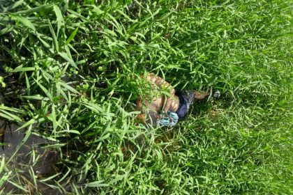 O corpo apresentava perfurações de tiros na cabeça e sinais de tortura (Foto: WhatsApp/Reprodução)