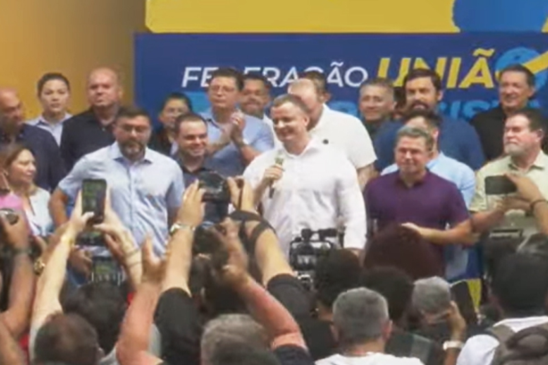 Rodrigo Sá ao discursar no lançamento da candicdatura dele ao Senado (Imagem: Facebook/Reprodução)