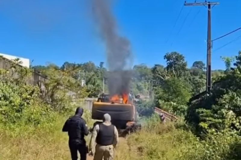 Máquina queimada durante a ação (Imagem: Divulgação/Redes sociais)