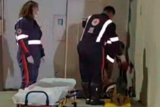 A vítima foi socorrida pelo Samu e levado ao hospital para receber atendimento médico (Foto: WhatsApp/Reprodução)