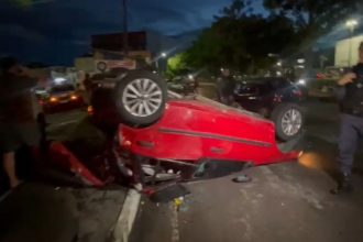 O motorista André Ricardo ficou gravemente ferido ao colidir o carro que conduzia em outro veículo (Foto: Reprodução/WhatsApp)
