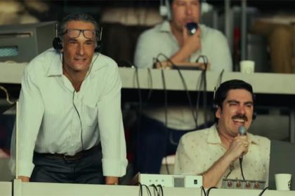 Rodrigo Santoro com Marcelo Adnet em cena do documentário Brasil 70 (Imagem: Netflix/Reprodução)