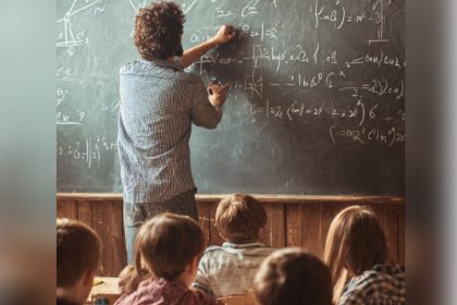 Jovens têm dificuldade com a matemática desde o ensino básico, mostra estudo (Imagem ilustrativa gerada por IA/Meta)