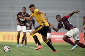 Amazonas FC (de amarelo), saiu em vantagem, mas levou viurada da Ferroviária (Foto: João Normando/AFC)
