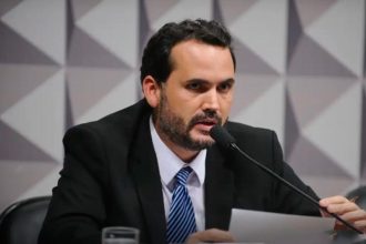 Ministro Bruno Moretti afirma que cortes representam compromisso do governo com regras fiscais (Foto: Moreira Mari/Agência Senado)