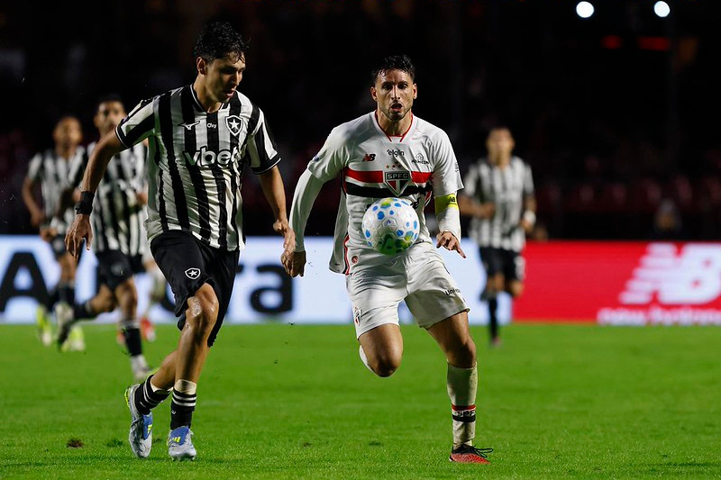 Calleri em lance de jogo: São Paulo saiu na frente, mas sofreu empate (Foto: Rubens Chiri /São Paulo FC)