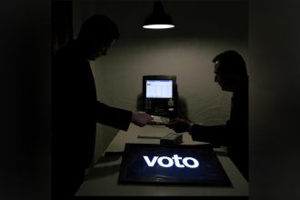 Brasileiros revelam ter recebido proposta de venda do voto. Prática é crime ()Imagem ilustrativa gerada por IA/Meta)