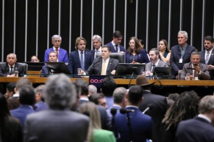Senador Davi Alcolumbre ao anunciar derrubada do veto de Lula ao PL da Dosimetria (Foto: Kayo Magalhães/Agência Câmara)