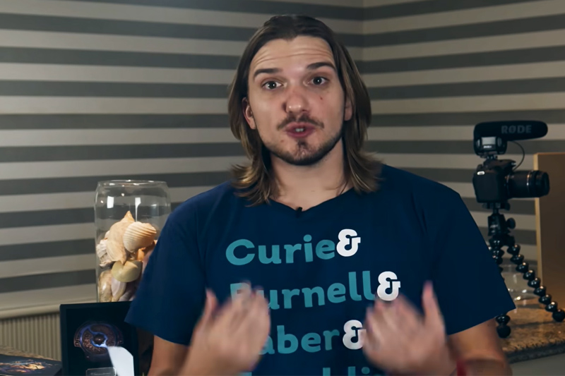 Divulgador Pedro Loos diz que combate conspirações sem entrar em embate direto (Imagem: YouTube/Reprodução)