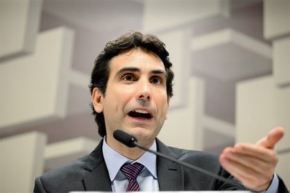 Gabriel Galípolo em depoimento no Senado: BC não será usado como palanque (Foto: Edilson Rodrigues/Agência Senado)
